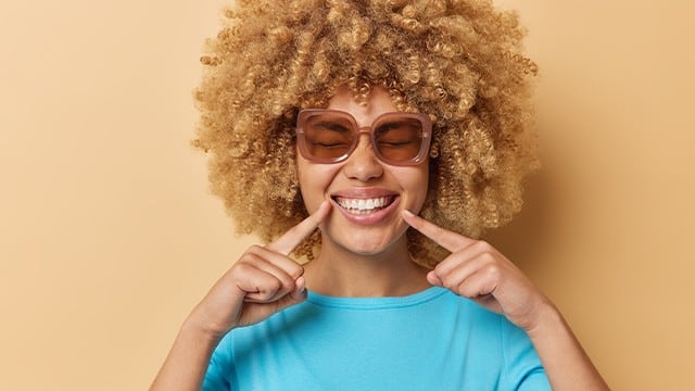 γυναίκα που χαμογελά